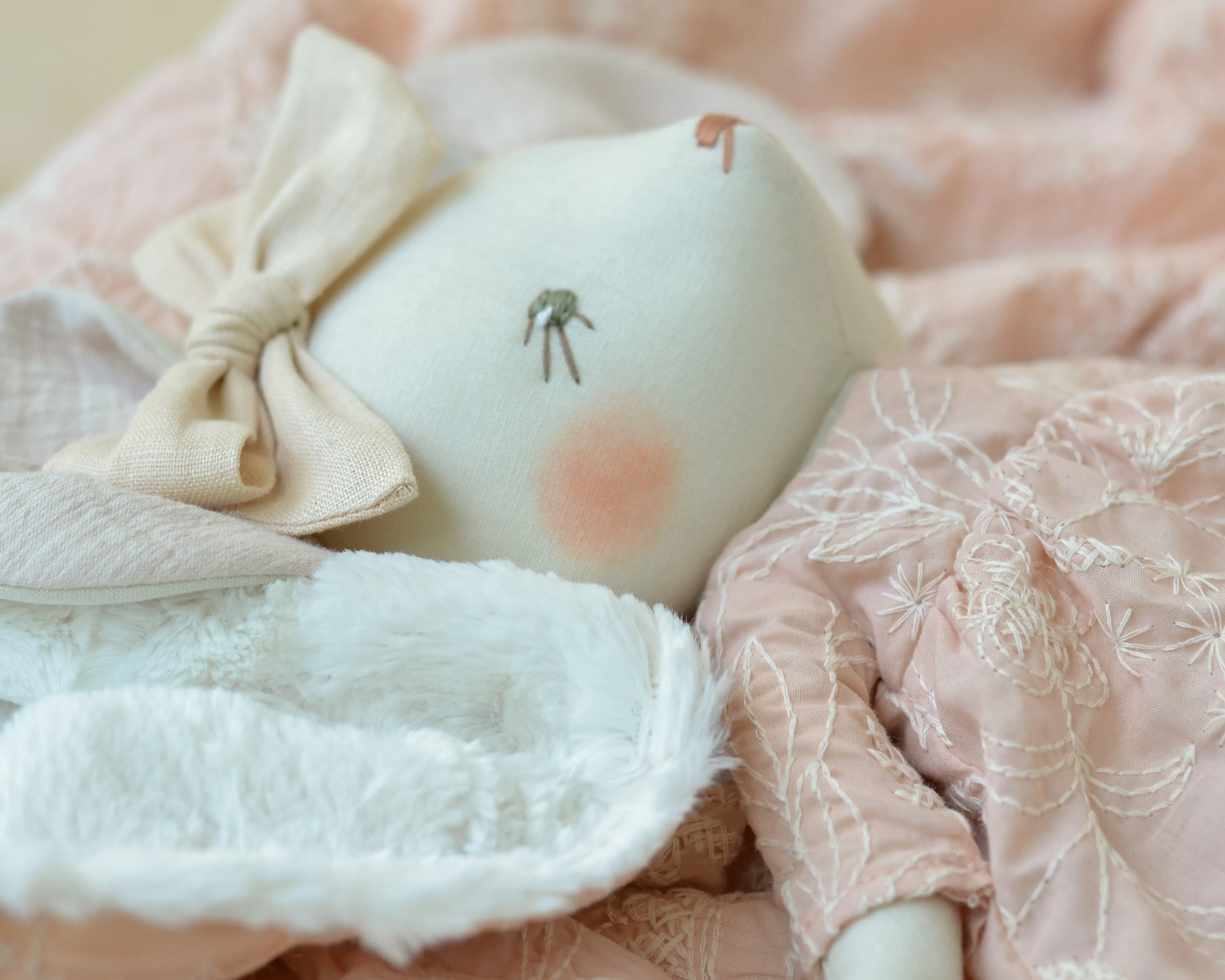 Mouse Soft Toy Laure and blanket Blush Embroidered Flower